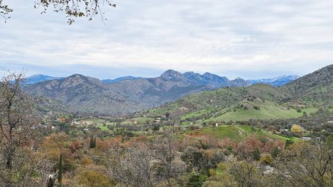 Photo of 40838 Oak Ridge Drive, Three Rivers, CA 93271 (MLS # 238970)