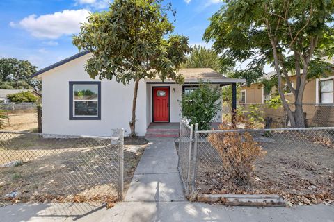 Photo of 2261 S Nicholas Avenue, Fresno, CA 93706 (MLS # 240166)