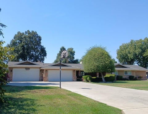 Photo of 12537 Marlin Avenue, Visalia, CA 93291 (MLS # 243082)