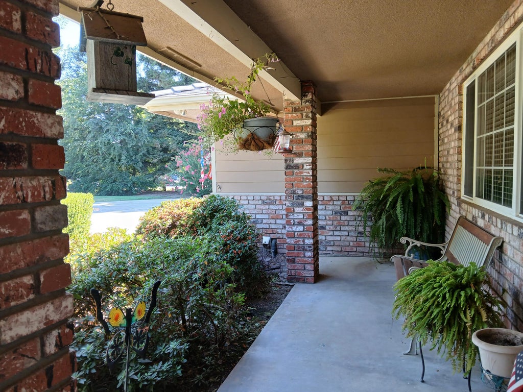 Photo of 12537 Marlin Avenue, Visalia, CA 93291 (MLS # 243082)