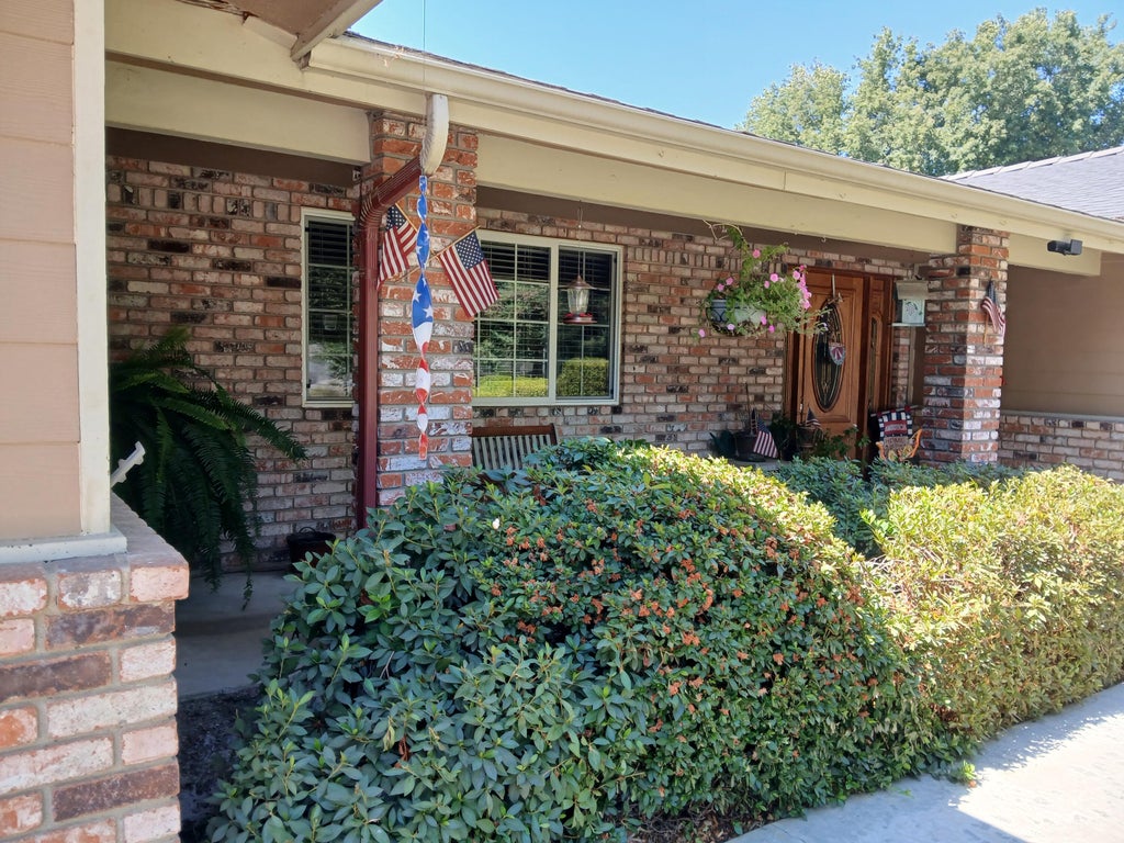 Photo of 12537 Marlin Avenue, Visalia, CA 93291 (MLS # 243082)