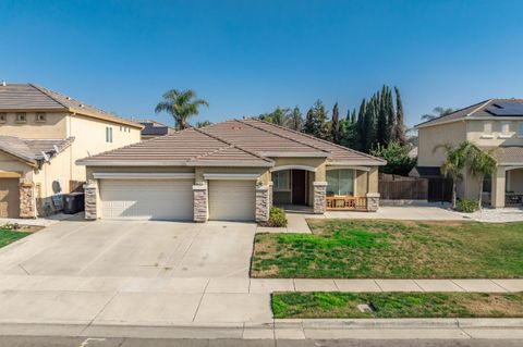 Photo of 346 Martin Street, Tulare, CA 93274 (MLS # 239626)