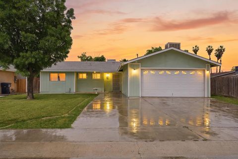 Photo of 2621 S Bollinger Street, Visalia, CA 93277 (MLS # 241261)