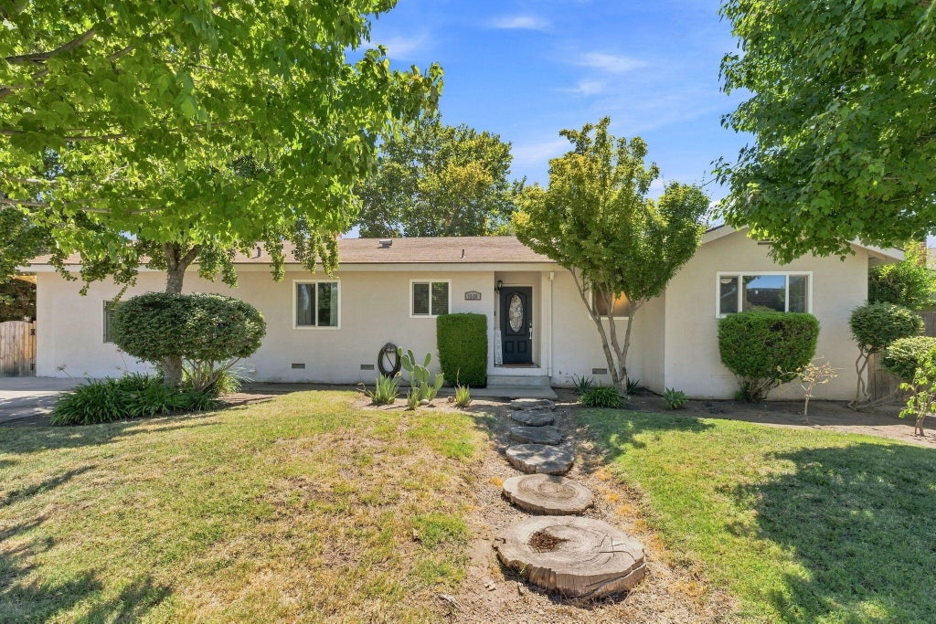 Photo of 1338 N Mooney Boulevard, Visalia, CA 93291 (MLS # 243282)