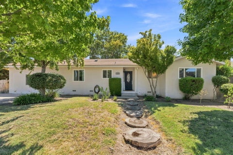 Photo of 1338 N Mooney Boulevard, Visalia, CA 93291 (MLS # 243282)