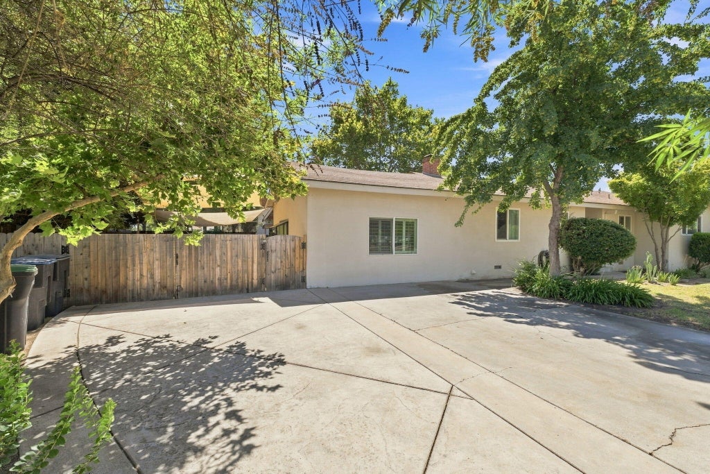 Photo of 1338 N Mooney Boulevard, Visalia, CA 93291 (MLS # 243282)