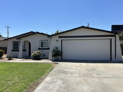 Photo of 4225 W Monte Vista Avenue, Visalia, CA 93277 (MLS # 243016)