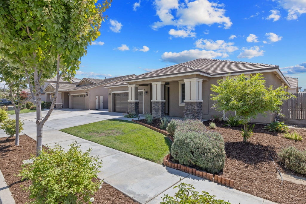 Photo of 4333 W Lark Avenue, Visalia, CA 93291 (MLS # 244048)