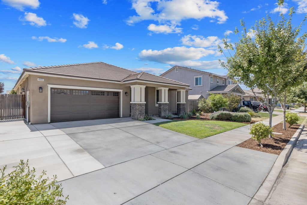 Photo of 4333 W Lark Avenue, Visalia, CA 93291 (MLS # 244048)