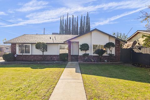 Photo of 306 E Tulare Road, Lindsay, CA 93247 (MLS # 239249)