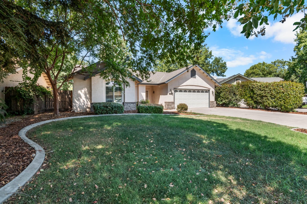 Photo of 1901 N Cotta Court E, Visalia, CA 93292 (MLS # 243845)