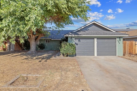 Photo of 988 Laurel Avenue, Lindsay, CA 93247 (MLS # 243496)