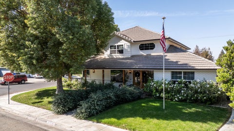Photo of 500 Lone Oak Court, Exeter, CA 93221 (MLS # 244743)