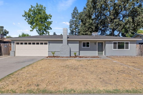 Photo of 1733 S Johnson Street, Visalia, CA 93277 (MLS # 243192)