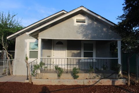 Photo of 307 N Orange Avenue, Exeter, CA 93221 (MLS # 240631)