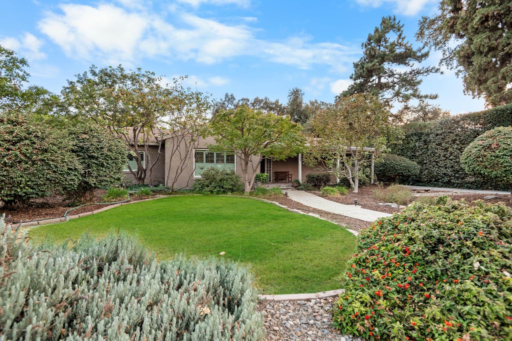 Photo of 1907 Green Acres Drive, Visalia, CA 93291 (MLS # 244544)