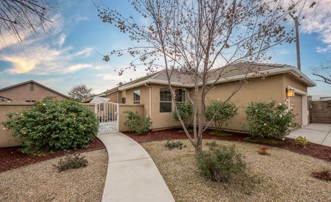 Photo of 352 S Wind Court, Visalia, CA 93292 (MLS # 239735)
