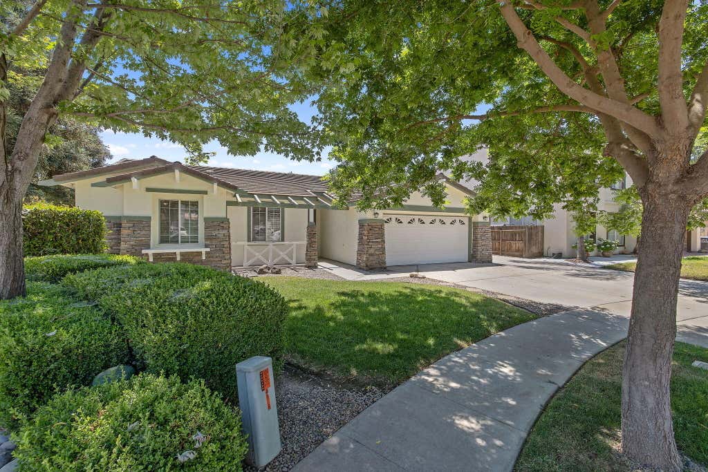 Photo of 4125 W Harold, Visalia, CA 93291 (MLS # 242357)