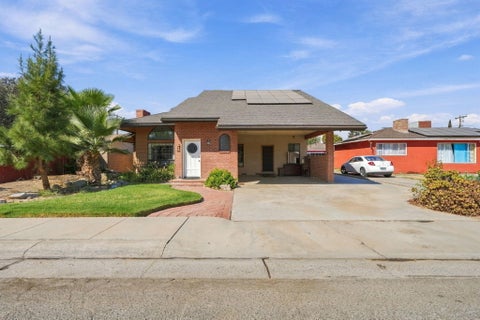 Photo of 452 W Belleview Avenue, Porterville, CA 93257 (MLS # 244647)