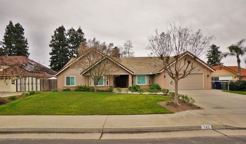 Photo of 742 W Ellery Avenue, Clovis, CA 93612 (MLS # 239786)