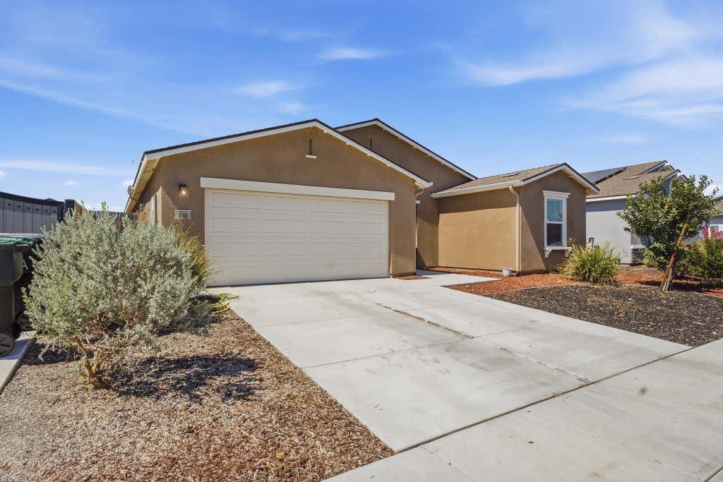 Photo of 1018 E Elkhorn Avenue, Visalia, CA 93292 (MLS # 242761)