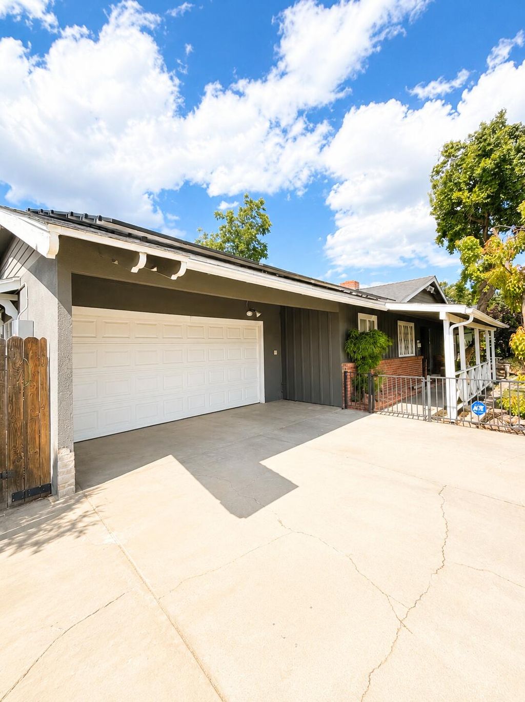 Photo of 2736 W Tulare Avenue, Visalia, CA 93277 (MLS # 242012)