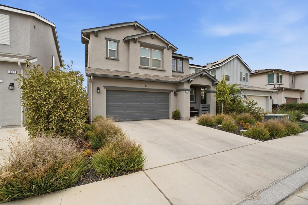 Photo of 1024 W Prescott Avenue, Visalia, CA 93291 (MLS # 243796)