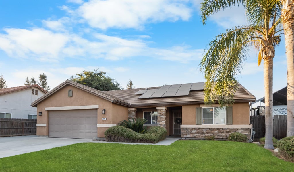 Photo of 2544 E Arlen Court, Visalia, CA 93292 (MLS # 243343)