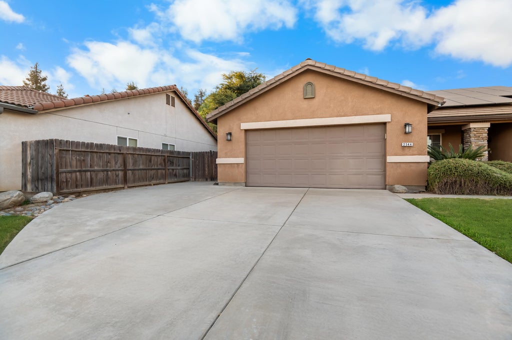 Photo of 2544 E Arlen Court, Visalia, CA 93292 (MLS # 243343)