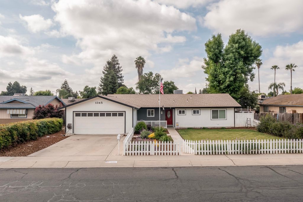 Photo of 1345 W Evans Avenue, Visalia, CA 93277 (MLS # 241219)