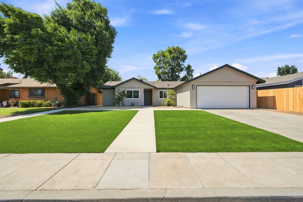 Photo of 1047 S Noyes Street, Visalia, CA 93277 (MLS # 243873)