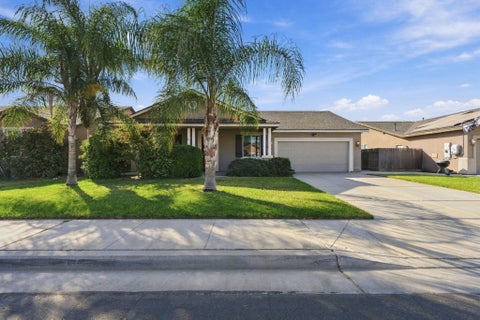 Photo of 1433 W Banneker Street, Hanford, CA 93230 (MLS # 244746)