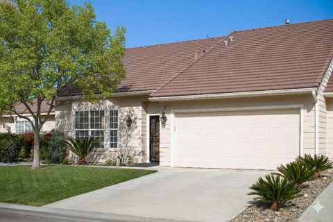 Photo of 337 Village Drive, Dinuba, CA 93618 (MLS # 239631)