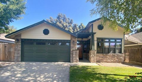 Photo of 4800 W Crowley Court, Visalia, CA 93291 (MLS # 240022)