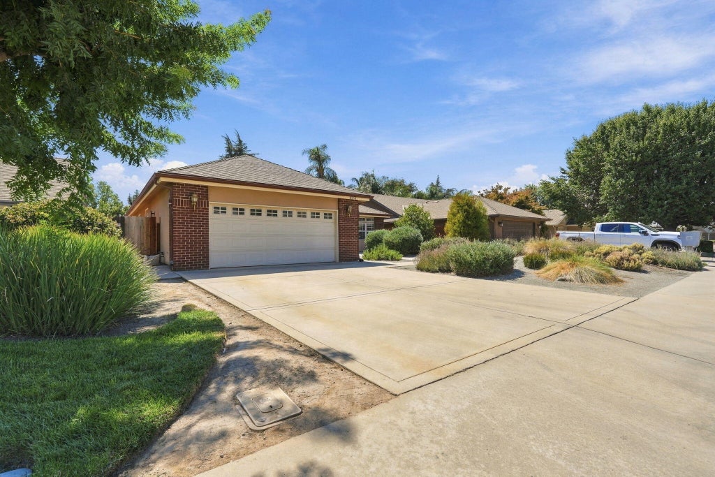 Photo of 2139 E Kaweah Court, Visalia, CA 93292 (MLS # 244046)