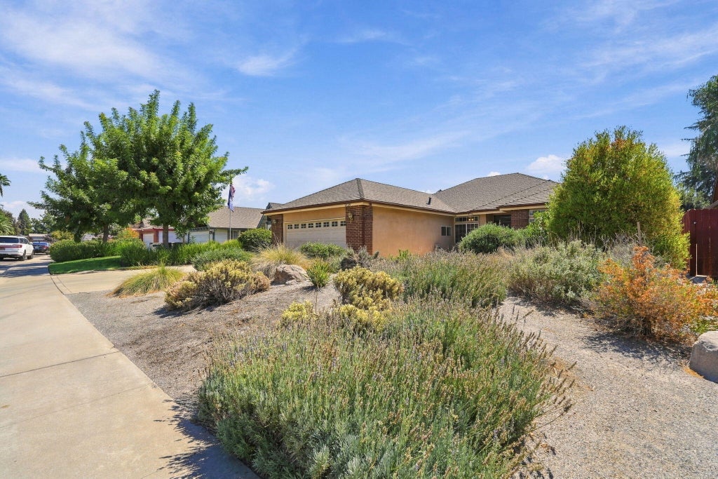 Photo of 2139 E Kaweah Court, Visalia, CA 93292 (MLS # 244046)