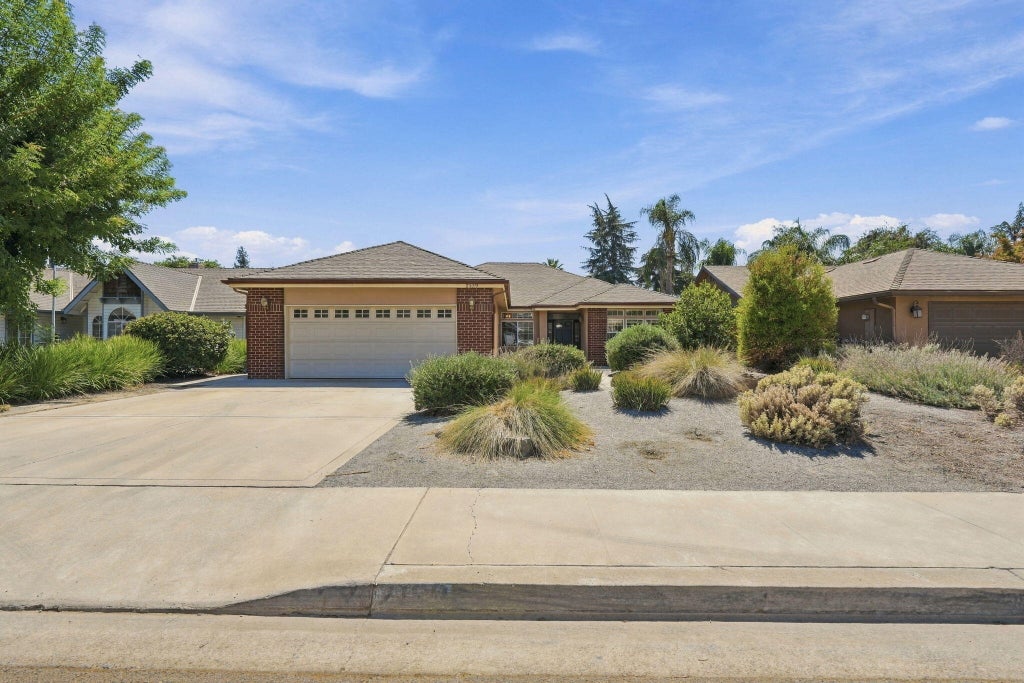 Photo of 2139 E Kaweah Court, Visalia, CA 93292 (MLS # 244046)