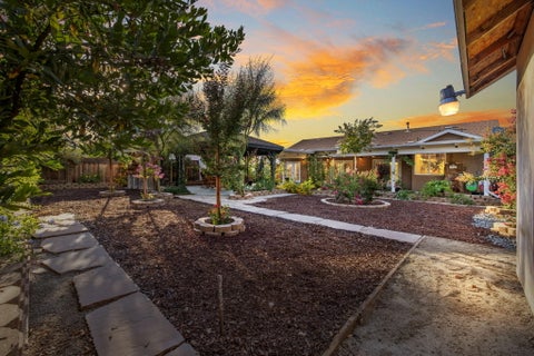 Photo of 517 Yokut Court, Woodlake, CA 93286 (MLS # 242881)