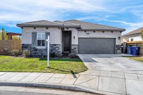 Photo of 294 Double Tree Court, Madera, CA 93637 (MLS # 240265)