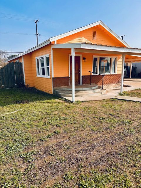 Photo of 366 N Palm Street, Woodlake, CA 93286 (MLS # 239544)