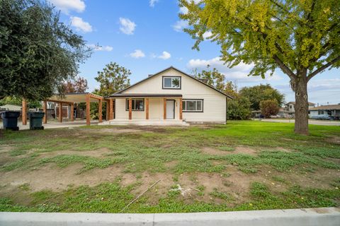 Photo of 339 S Silva Street, Tulare, CA 93274 (MLS # 238612)