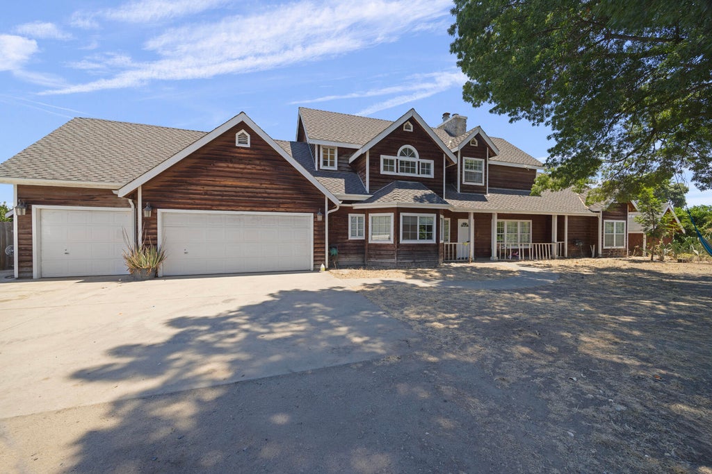 Photo of 12788 Avenue 328, Visalia, CA 93291 (MLS # 242913)