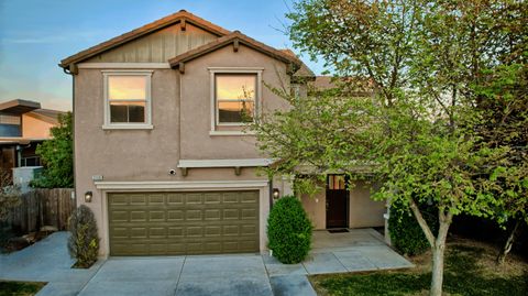 Photo of 2160 N Stokes Court, Visalia, CA 93291 (MLS # 240383)
