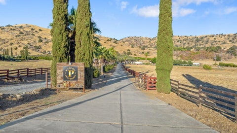 Photo of 31204 Sierra Drive 4 #4, Exeter, CA 93221 (MLS # 242685)
