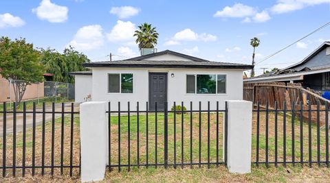 Photo of 429 2nd Street, Lindsay, CA 93247 (MLS # 241212)