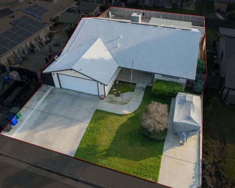 Photo of 1253 W Jean Avenue, Porterville, CA 93257 (MLS # 239678)