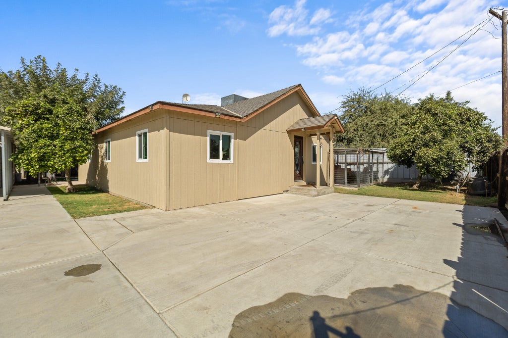 Photo of 25769 Hypericum Road, Visalia, CA 93292 (MLS # 244141)