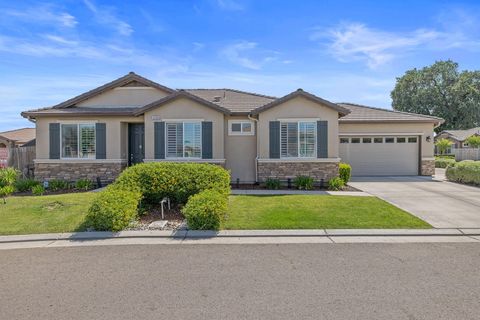 Photo of 3246 N Rova Court, Visalia, CA 93291 (MLS # 241240)