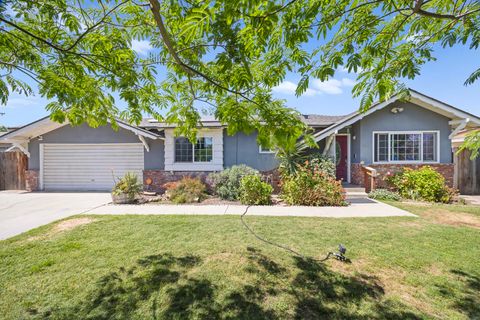 Photo of 587 N West, Tulare, CA 93274 (MLS # 241192)