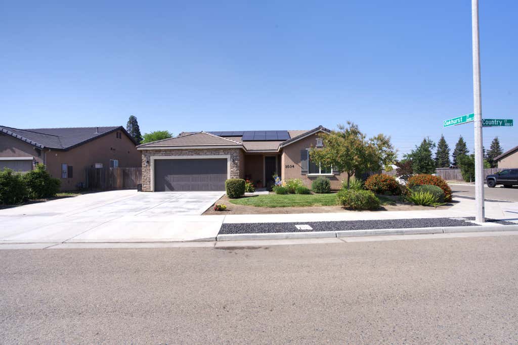 Photo of 1034 E Country Court, Visalia, CA 93292 (MLS # 241627)
